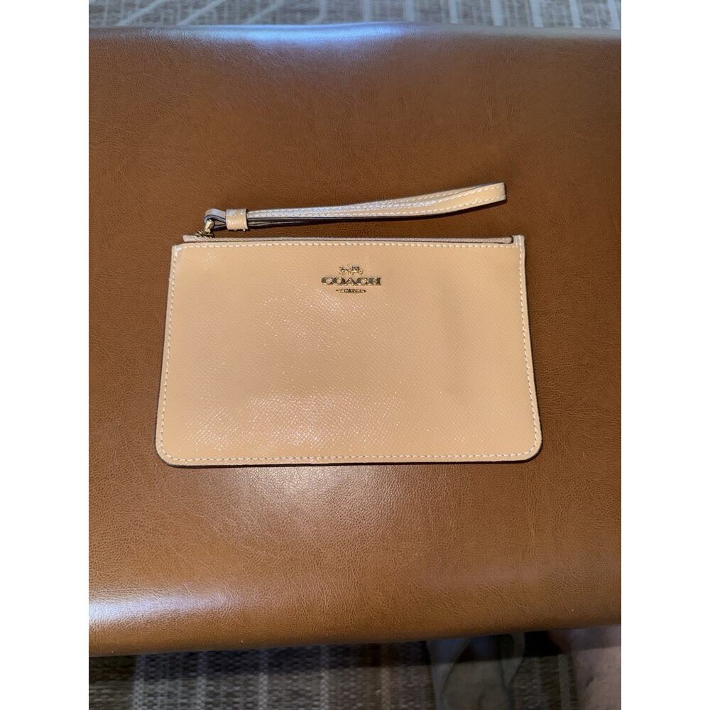 COACH WRISTLET WALLET Patent Leather Beachwood Beige Minimalist Designer